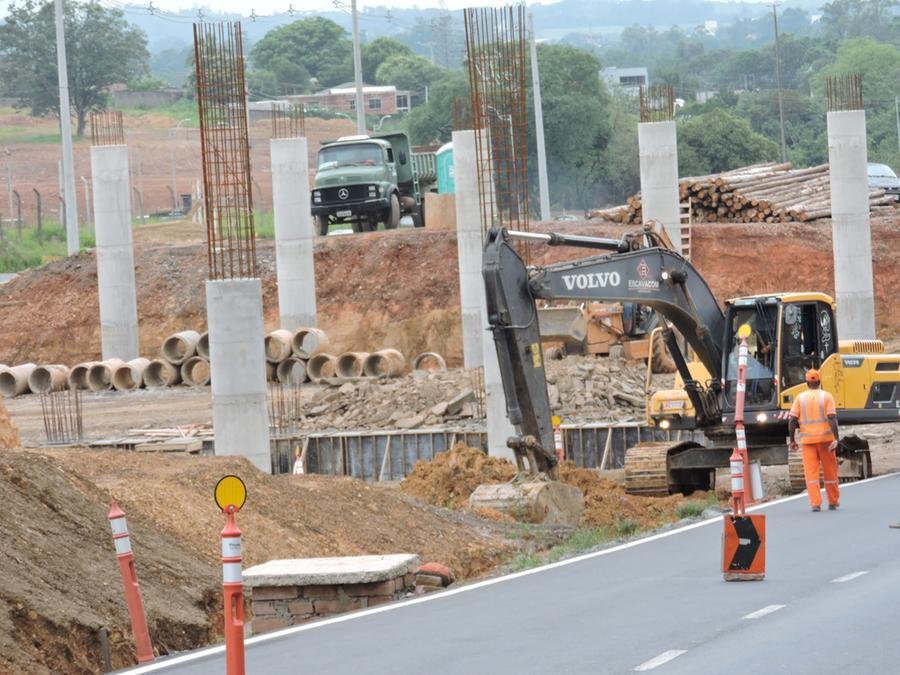No local duas obras importantes est&atilde;o sendo executadas simultaneamente com investimento do Governo do Estado