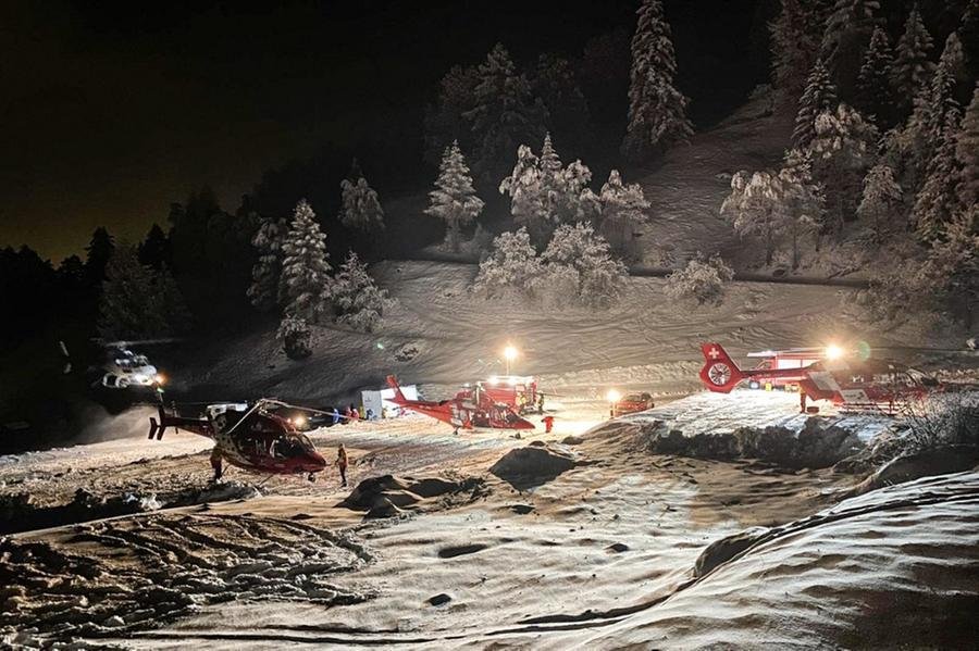 Autoridades buscam por alpinistas