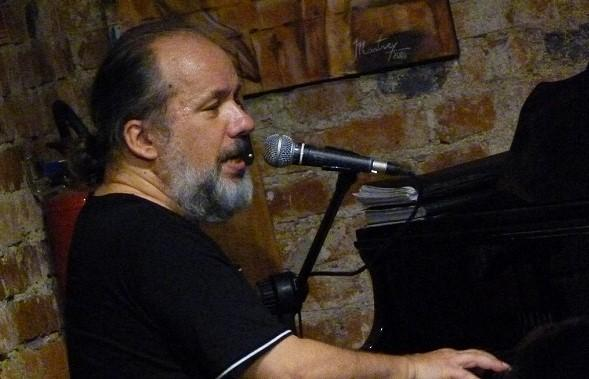 Cerim&ocirc;nia de despecida ao m&uacute;sico ga&uacute;cho Fernando Corona