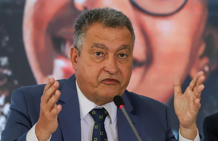 "Pode ter outras trocas, isso &eacute; o presidente que vai definir", disse o ministro