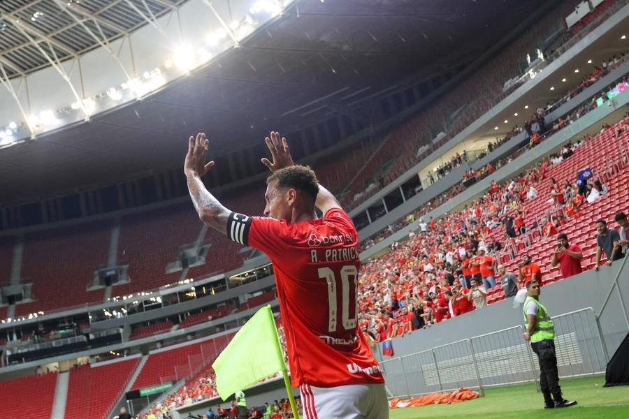 Treinador explicou que os jogadores sabem que n&atilde;o existem titulares no Colorado