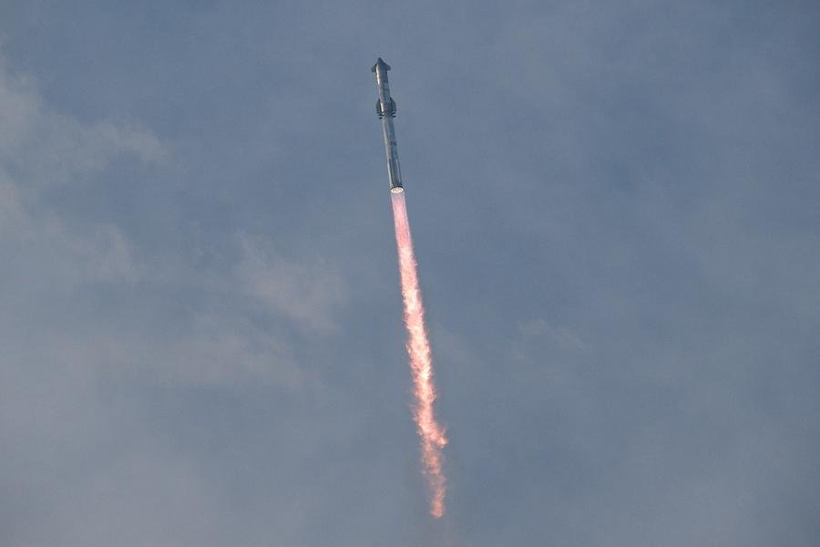 Foguete Starship, da SpaceX, decola para terceiro voo de teste