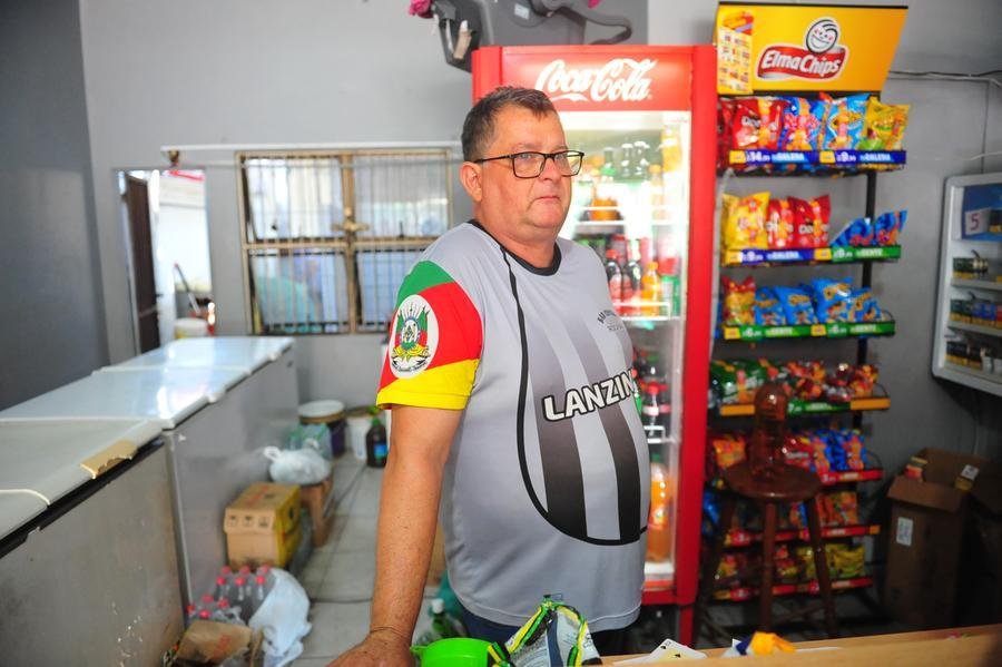 O comerciante Luiz Carlos Lorenzon embarga a voz quando o assunto &eacute; a trag&eacute;dia. Teve o seu bar destru&iacute;do, perdendo todos os produtos e equipamentos
