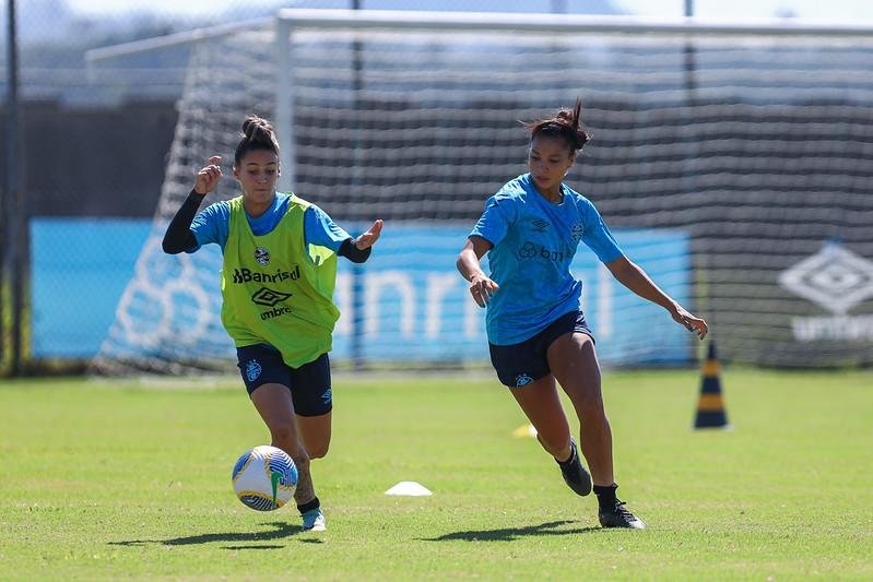Gurias Gremistas entram em campo nesta segunda-feira contra as Brabas