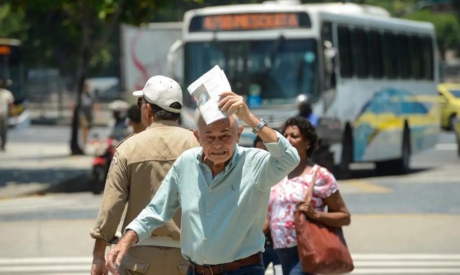 Sensa&ccedil;&atilde;o t&eacute;rmica no Rio pode passar de 50&ordm; C no fim de semana