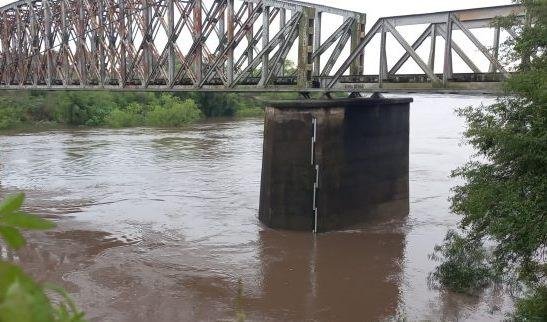 Em Alegrete, o n&iacute;vel do rio Ibirapuit&atilde; est&aacute; em 9,85 metros conforme a Defesa Civil Municipal