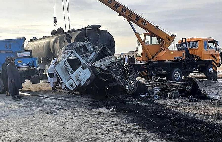 &Ocirc;nibus ficou destru&iacute;do em acidente