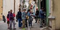 Centenas de pessoas protestam em Cuba contra apagões e escassez de alimentos