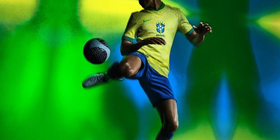 Principal novidade &eacute; o retorno do escudo centralizado na camisa