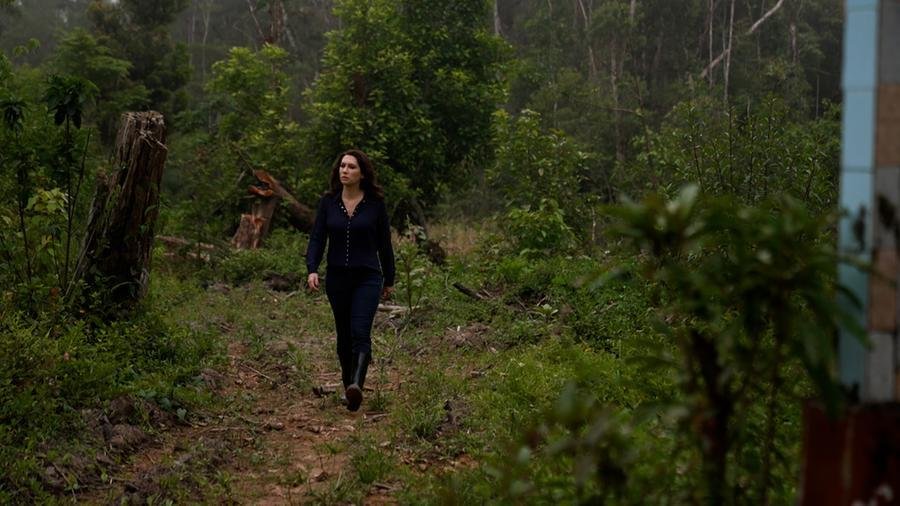 Thais Furlan refaz o caminho at&eacute; o cativeiro em que Champinha se escondia com Liana