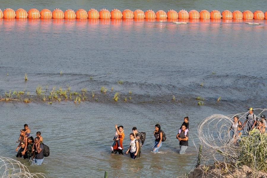 Suprema Corte dos EUA permite que Texas detenha migrantes