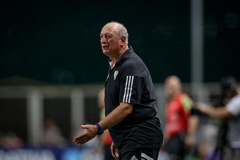 Treinador deixa o Galo ap&oacute;s 9 meses no comando da equipe