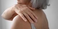 Primeiros sinais da osteoporose podem incluir dor nas costas