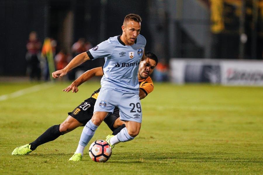 Arthur, ainda reserva, foi o destaque no jogo contra o Guaran&iacute;-PAR