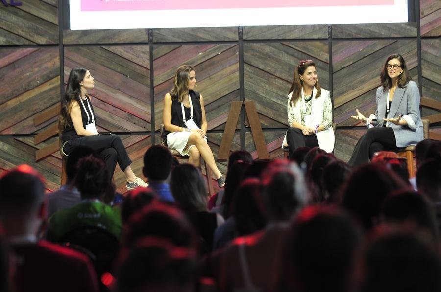 Nath&aacute;lia Brand&atilde;o, Head de Sucesso do Cliente do TikTok, participou de painel sobre lideran&ccedil;as femininas