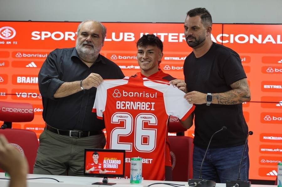 Lateral argentino vestir&aacute; a camisa 26 no Colorado