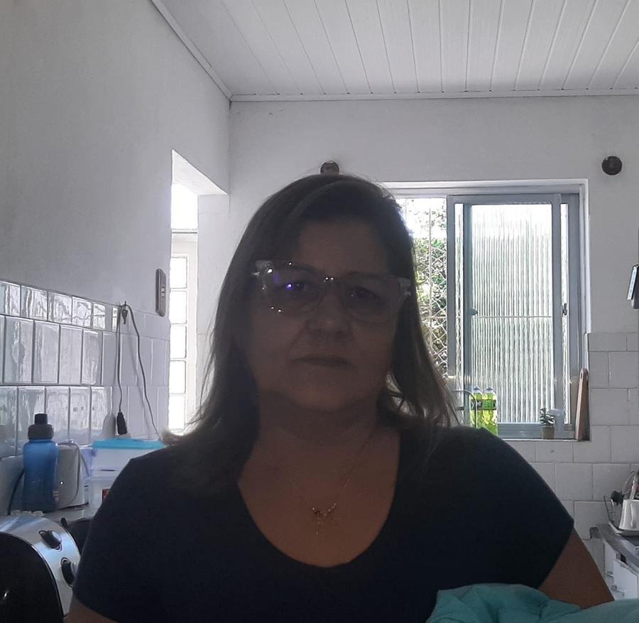 Iara lamenta ter que sair da pr&oacute;pria casa para fazer o b&aacute;sico em fun&ccedil;&atilde;o da falta de luz