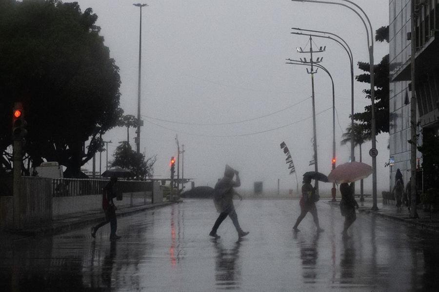 Rio de Janeiro sofreu com fortes chuvas nesta sexta-feira
