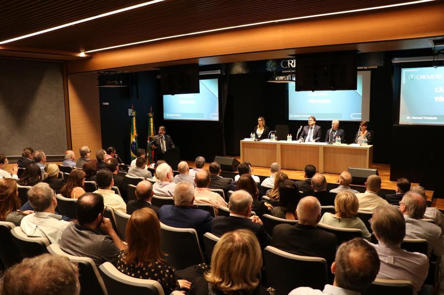 Solenidade ocorreu na noite de sexta-feira no audit&oacute;rio da entidade