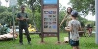 Placas trazem 15 espécies encontradas no Parque Farroupilha e um QR Code para informações sobre as aves