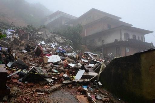 Em Petr&oacute;polis, foram quatro mortes por conta dos desmoronamentos