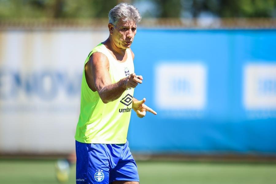 Renato comanda treino no CT Presidente Luiz Carvalho