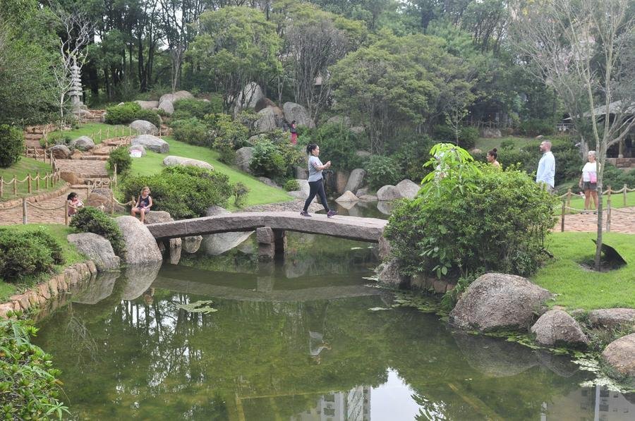 Pra&ccedil;a Prov&iacute;ncia de Shiga, no Passo D'Areia, &eacute; um dos v&aacute;rios espa&ccedil;os de lazer de Porto Alegre com detalhes &uacute;nicos e encantadores para os moradores