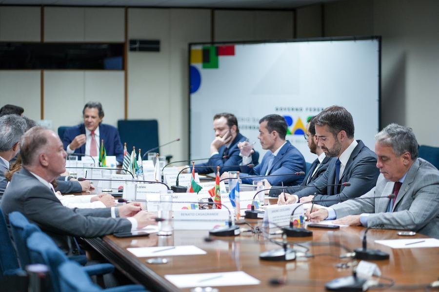 Governadores do Cosud durante reuni&atilde;o com o ministro da Fazenda, Fernando Haddad, em Bras&iacute;lia
