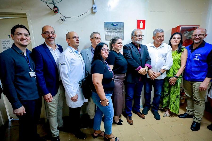 Descerramento da placa ocorreu na sede da institui&ccedil;&atilde;o hospitalar e contou com a presen&ccedil;a do prefeito Sebasti&atilde;o Melo