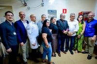 Descerramento da placa ocorreu na sede da instituição hospitalar e contou com a presença do prefeito Sebastião Melo