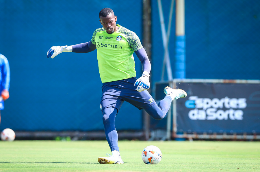 Ca&iacute;que segue titular na final