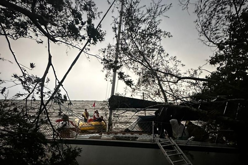 Tripulantes de um barco ficaram à deriva nas proximidades do CT Parque Gigante