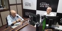 Rogério Mendelski (esq.) visitou recentemente a Rádio Guaíba e participou do programa 
