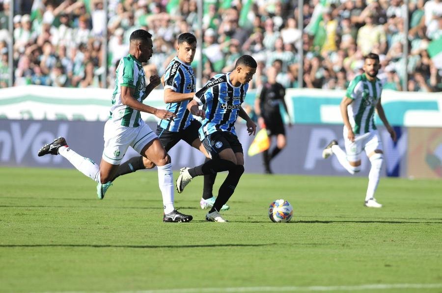 Tricolor e Verd&atilde;o da Serra come&ccedil;am a definir o campe&atilde;o no est&aacute;dio Alfredo Jaconi