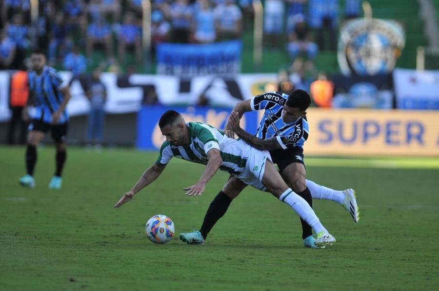 Ao todo, o jogo teve mais de 40 faltas