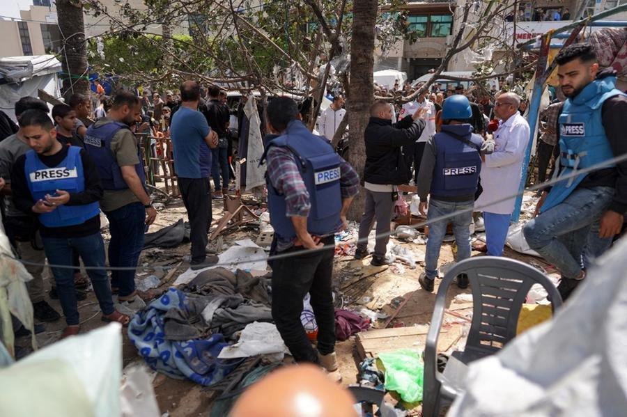 Bombardeio israelense contra o hospital de Al Aqsa, no centro de Gaza, deixou quatro mortos e 17 feridos