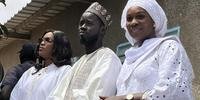 Presidente do Senegal com as duas esposas