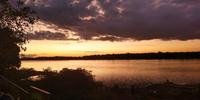 Pôr do sol no rio Uruguai, em São Borja