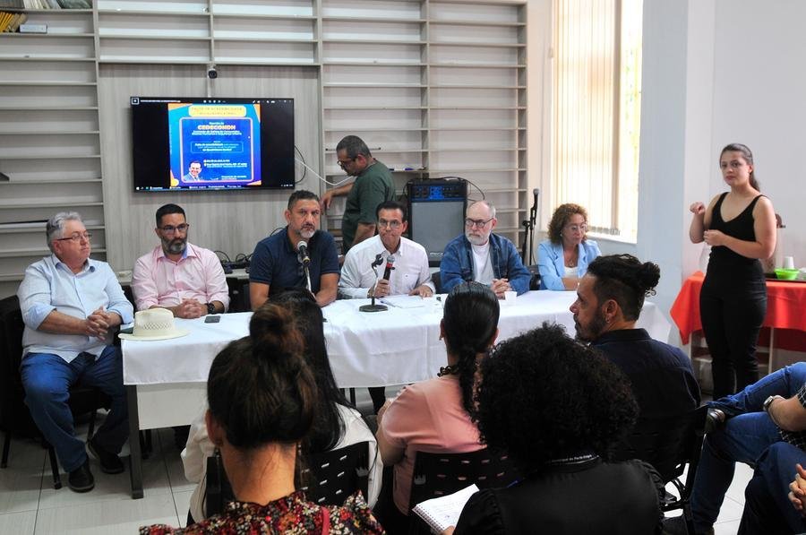 Encontro para debater falta de acessibilidade nas obras do Centro Hist&oacute;rico ocorreu na sede da Acergs