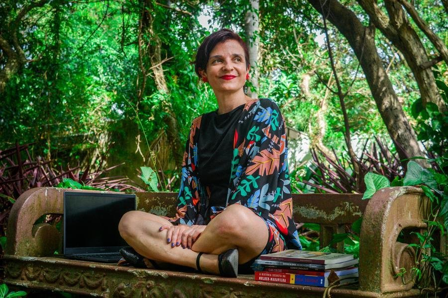 A jornalista e produtora cultural  Fl&aacute;via Cunha &eacute; mestre em Literatura Comparada pela UFRGS