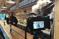 Registro da gravação do documentário Expedição Malte, de Rodrigo Castelhano, com Bruno Ferrari, da Cerveza Berlina, em Bariloche