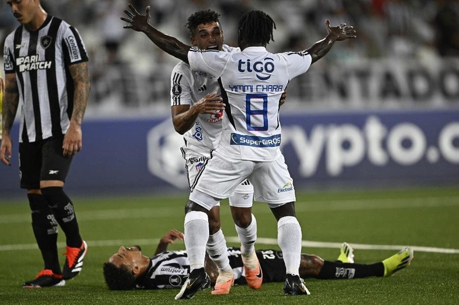 Botafogo perdeu por 3 a 1 no&nbsp;Est&aacute;dio Nilton Santos na noite desta quarta-feira