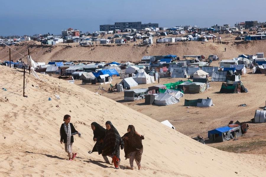 Milhares de pessoas se deslocaram por conta dos bombardeios em Gaza