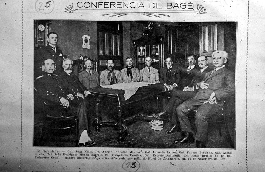 Setembrino de Carvalho (E) foi Ministro da Guerra no governo de Arthur Bernardes