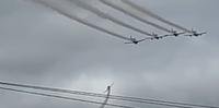 Aeronaves da Esquadrilha da Fumaça realizaram sobrevoo em Uruguaiana antes de seguirem para o Chile