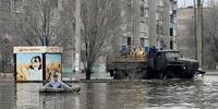 Em Orsk, na região russa de Orenburg, um morador usou o bote