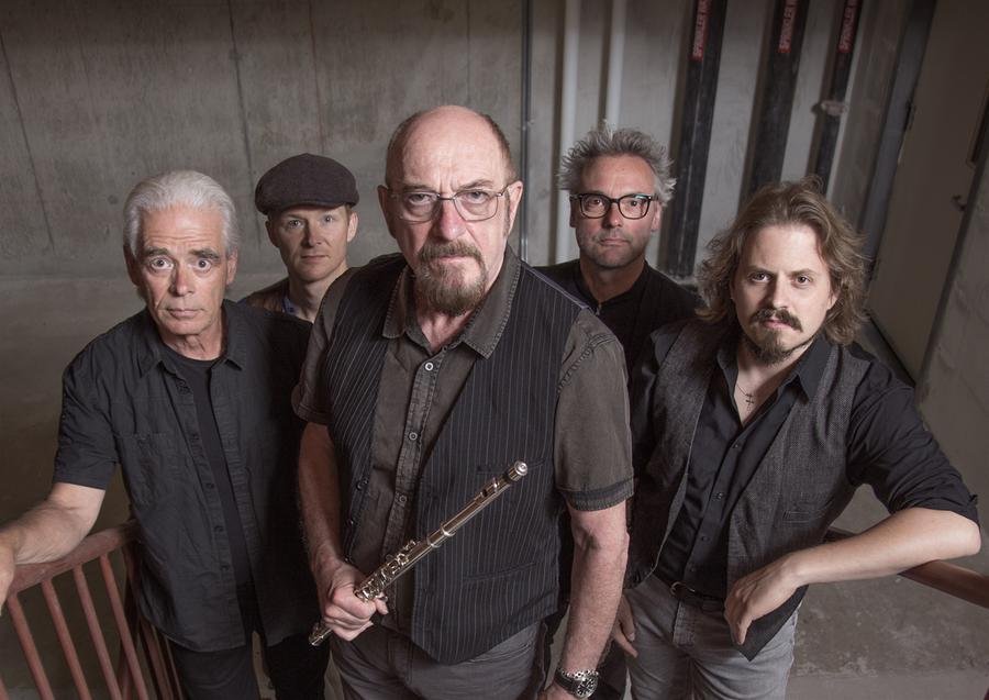 Liderado pelo genial flautista Ian Anderson, o quinteto brit&acirc;nico faz show com hits e novidades