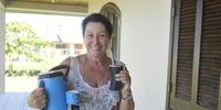 Vizinha dos paraguaios, Paula Thiesen mostra com orgulho os presentes e relata as boas lembranças da convivência de verão em Arroio do Sal