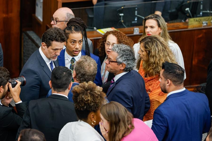 Projeto assinado por Zucco e bancada do Republicanos gerou debates na sess&atilde;o
