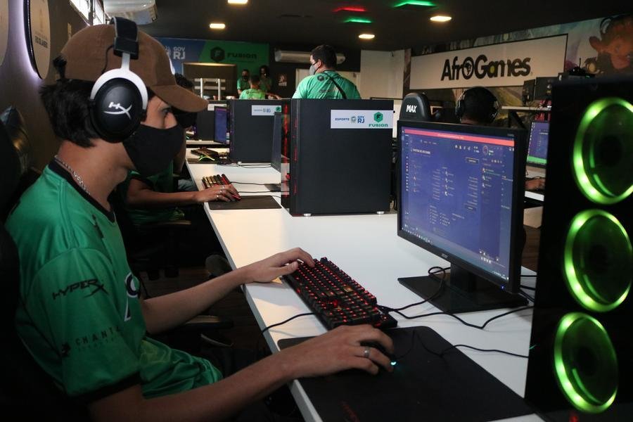 Projeto de lei protege crian&ccedil;as e adolescentes e inclui uso de jogos nas escolas